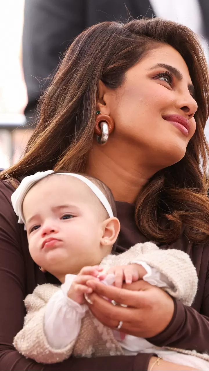 Do You Know Priyanka Chopra’s Phone Wallpaper Is A Picture Of Malti Marie!!