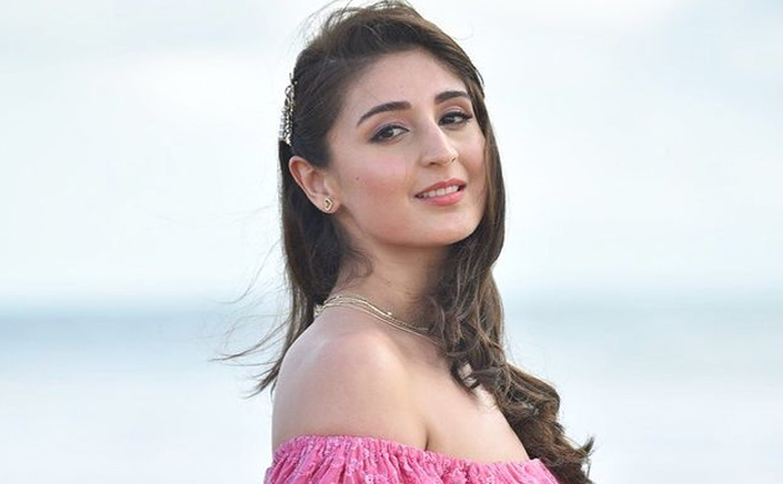 Dhvani Bhanushali Net Worth, Income, Age, Height, Bio In 2023