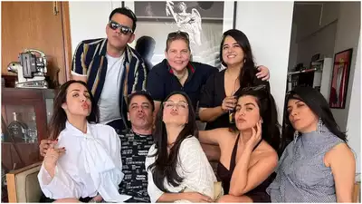 Take A Look On Malaika Arora’s Pictures With Her Old Besties!!