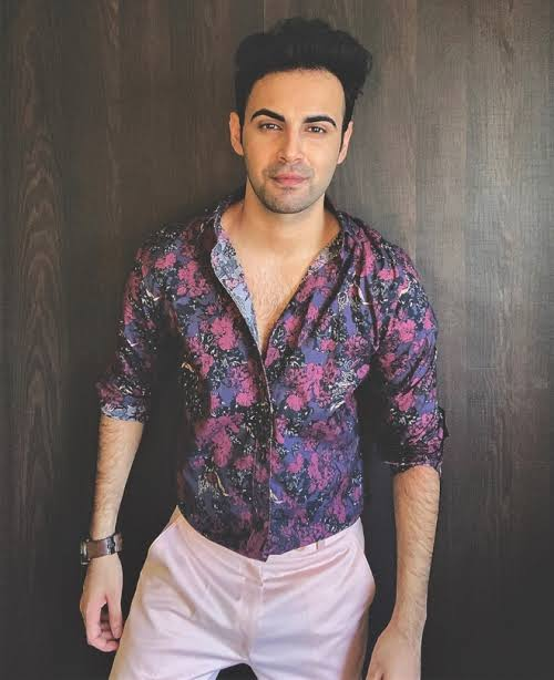 Pulkit Bangia Biography, Age, Height, Weight, Career, Net Woth, Family
