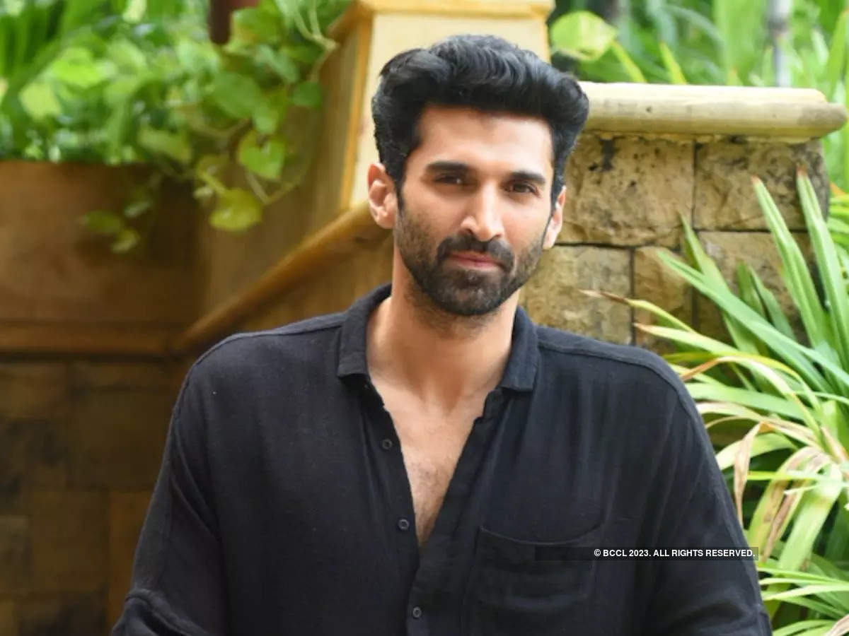 Aditya Roy Kapur Biography, Age, Height, Nationality, Net Worth, Girlfriend