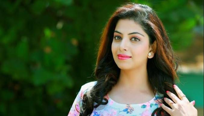 Smita Shewale Biography, Age, Height, Career, Movies, Husband