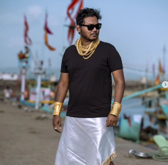 Vinayak Mali Age, Biography, Family, Instagram,Wife
