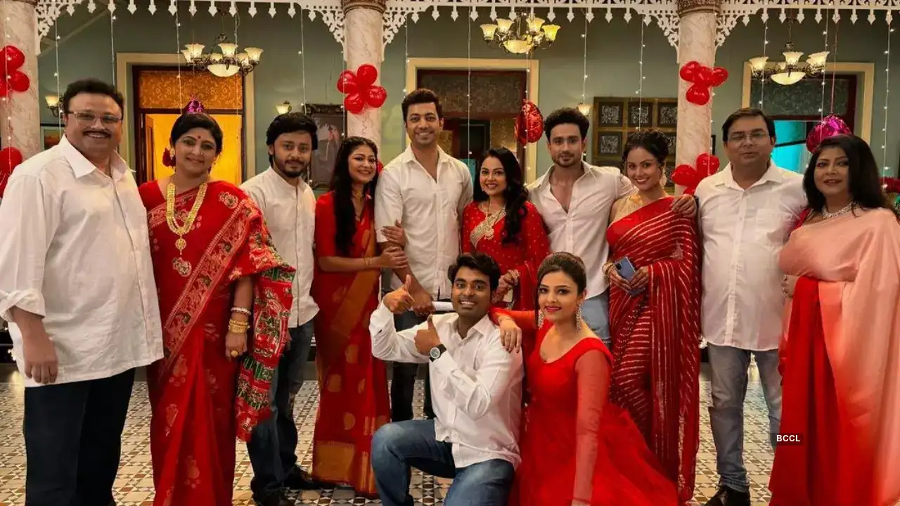 Tumi Ashe Pashe Thakle (Star Jalsha) Cast, Story, Actors List