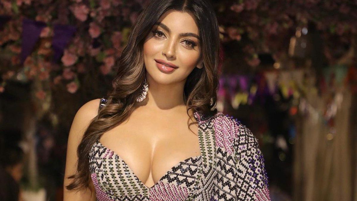 Akanksha Puri Age, Height, Weight, Size, DOB, Husband, Family, Biography In 2025