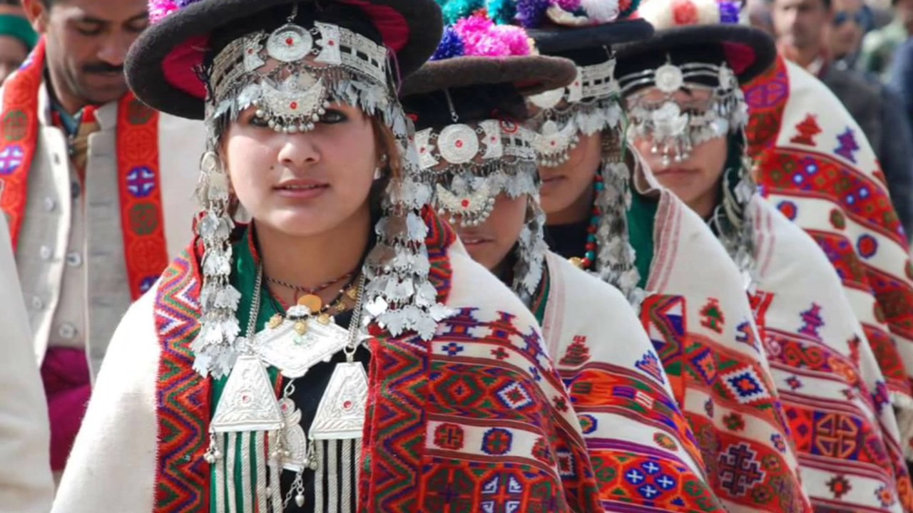 Traditional Dress of Himachal Pradesh Men & Women