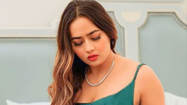 Divya Mistry Age, Biography, Net Worth, Salary, Height, Sister, Career, Net Worth