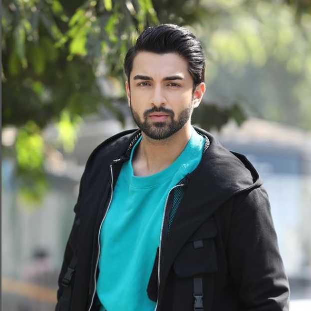 Rohit Suchanti Biography, Age, Girlfriend, Family, Caste, & More