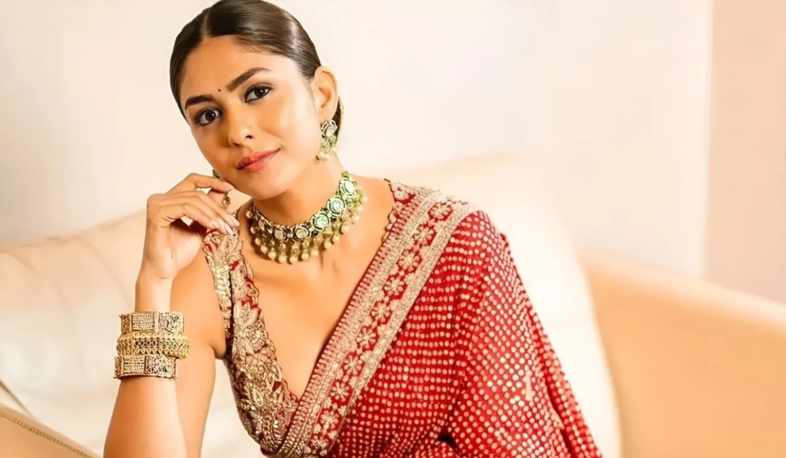 Mrunal Thakur, Age, Height, Weight, Size, Birthday, Husband, Family, Biography In 2026